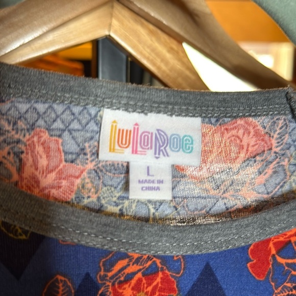 NWT Lularoe Randy Blue Geometric Red & Gold Roses w/Gray Sleeves Size Large - Picture 2 of 6